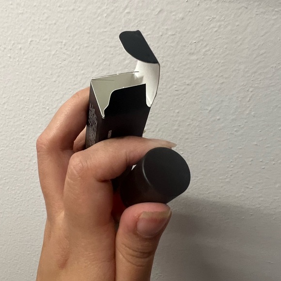 MAC VERSICOLOUR VARNISH Lip Stain  CAN'T STOP WON'T STOP   Full Size NEW BOX - Picture 3 of 3